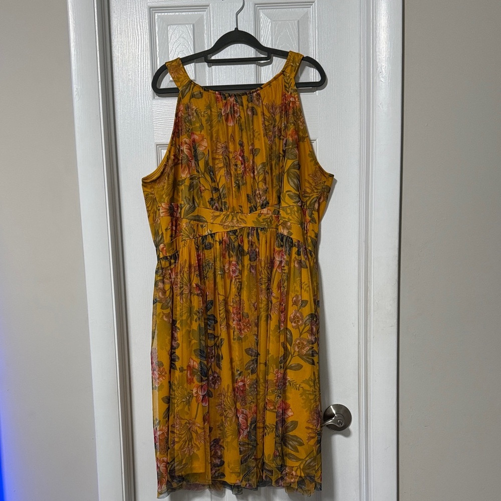 Floral Print Mustard Midi Dress 2X with Waist Tie
Small stain discount.